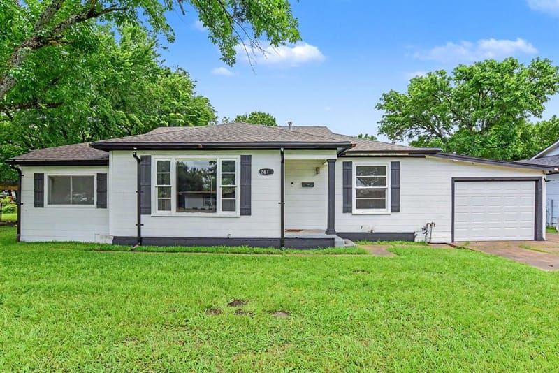 2610 Hillcrest Avenue, Greenville TX 75402 - Photo 2
