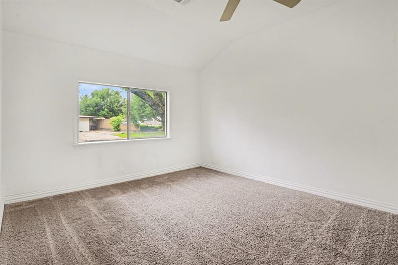 2610 Hillcrest Avenue, Greenville TX 75402 - Photo 13