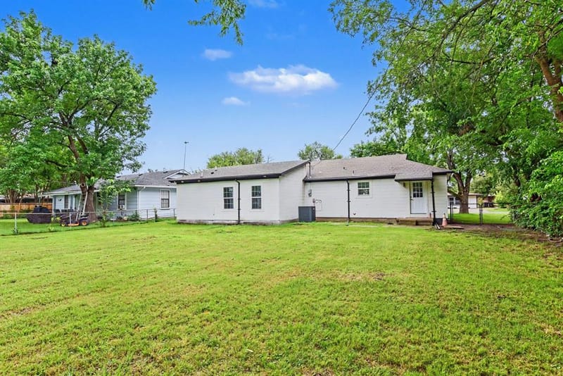 2610 Hillcrest Avenue, Greenville TX 75402 - Photo 19