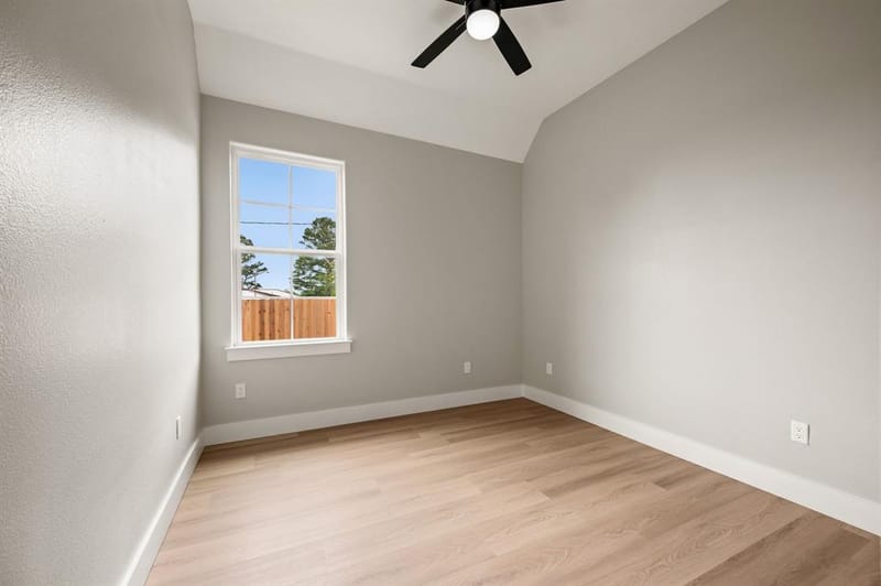 806 N Avenue E, Springtown TX 76082 - Photo 17