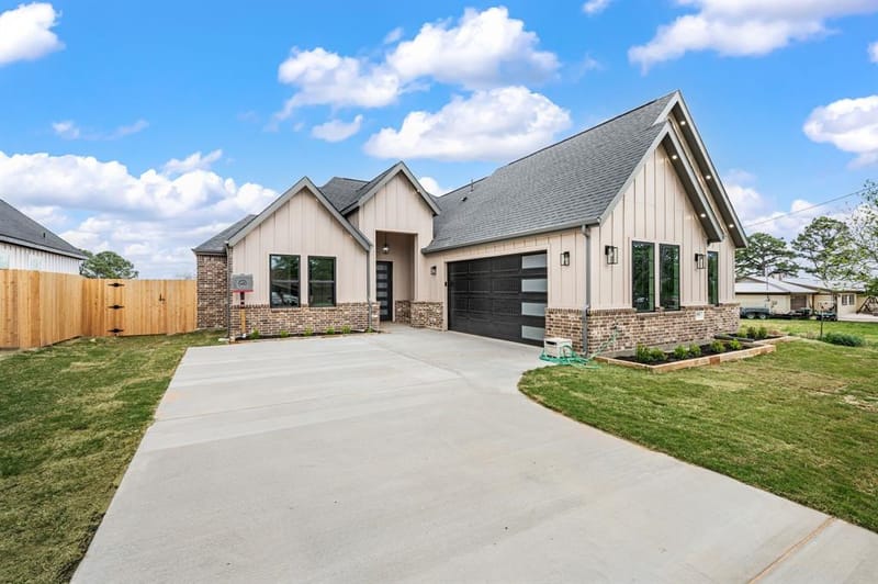 806 N Avenue E, Springtown TX 76082