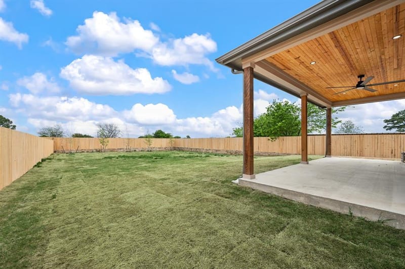 806 N Avenue E, Springtown TX 76082 - Photo 21
