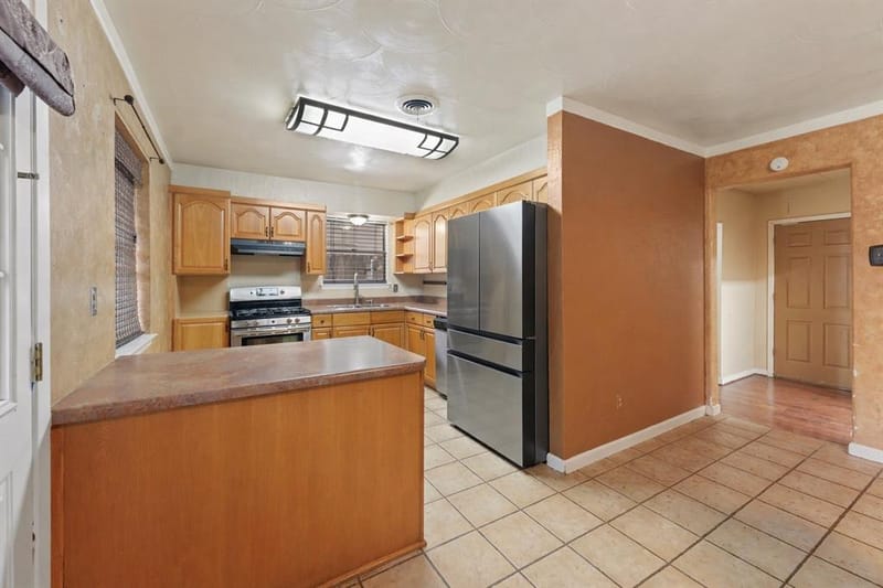 14813 Oakwood Lane, Balch Springs TX 75180 - Photo 5