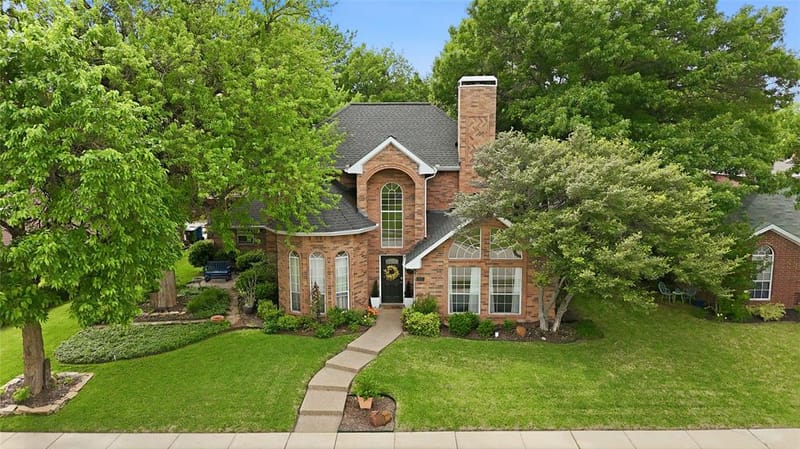 812 Sylvan Creek Drive, Lewisville TX 75067 - Photo 2