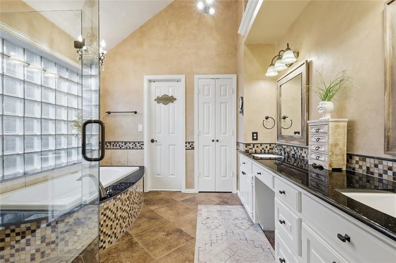 812 Sylvan Creek Drive, Lewisville TX 75067 - Photo 17