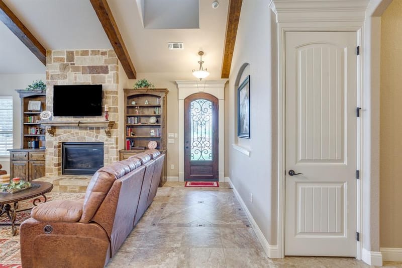 6417 Beacon Vista Circle, Granbury TX 76049 - Photo 9
