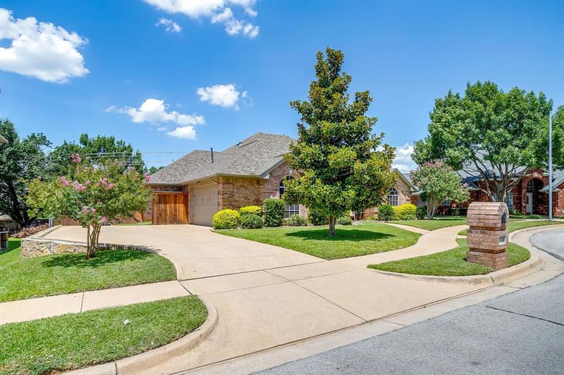 7732 Bridlewood Court, North Richland Hills TX 76182 - Photo 4
