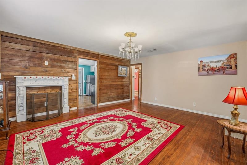 401 E Bridge Street, Granbury TX 76048 - Photo 12