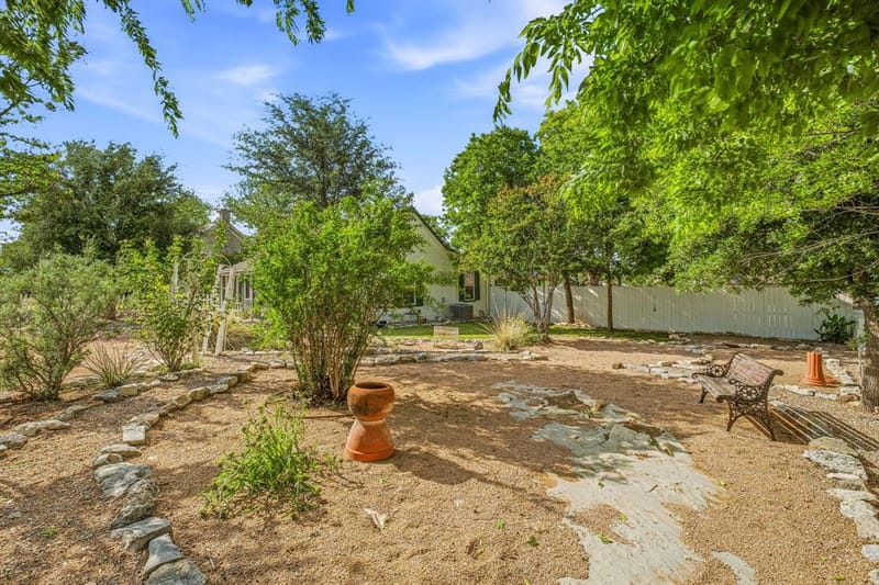 401 E Bridge Street, Granbury TX 76048 - Photo 7