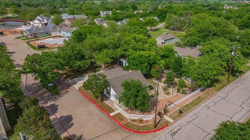 401 E Bridge Street, Granbury TX 76048 - Photo 32
