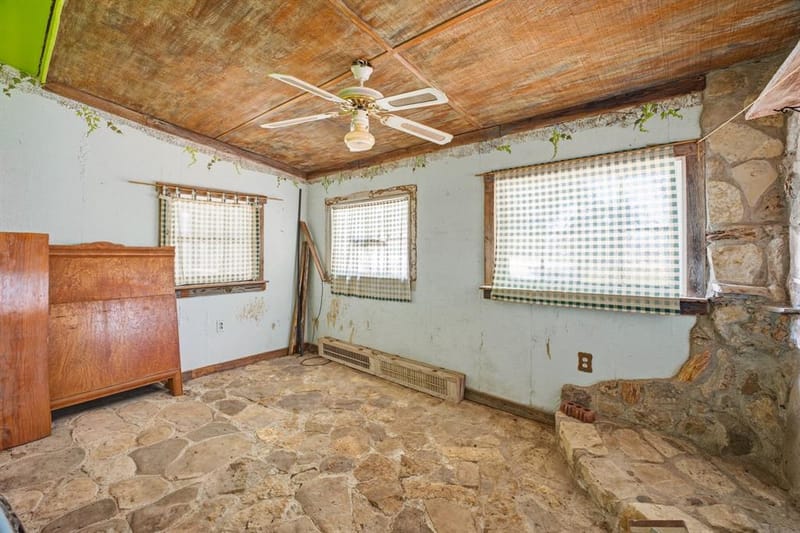 401 E Bridge Street, Granbury TX 76048 - Photo 24
