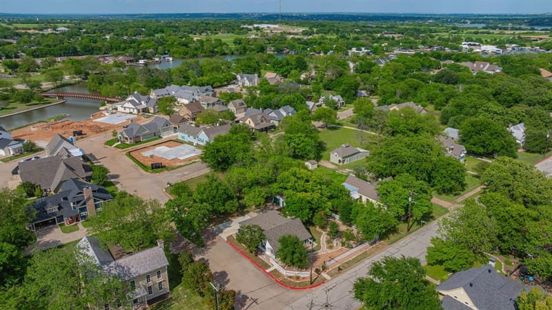 401 E Bridge Street, Granbury TX 76048 - Photo 34