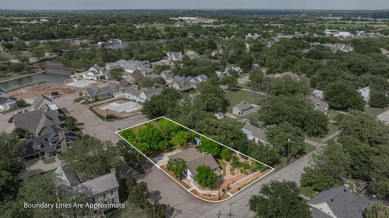 401 E Bridge Street, Granbury TX 76048 - Photo 33