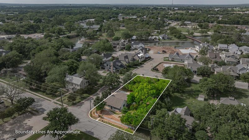 401 E Bridge Street, Granbury TX 76048 - Photo 35