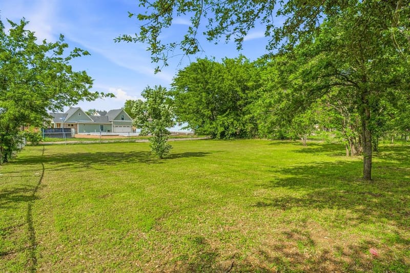 401 E Bridge Street, Granbury TX 76048 - Photo 29