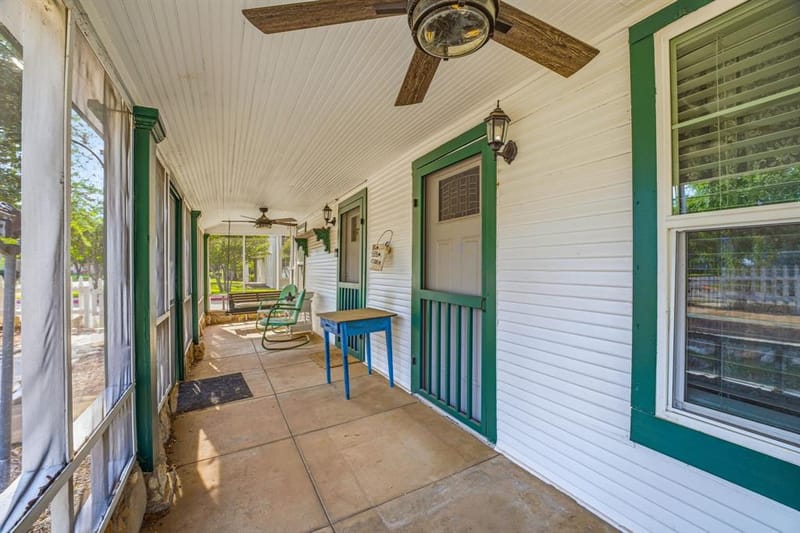 401 E Bridge Street, Granbury TX 76048 - Photo 8