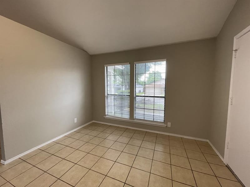 4104 GREEN ACRES Circle, Arlington TX 76017 - Photo 7