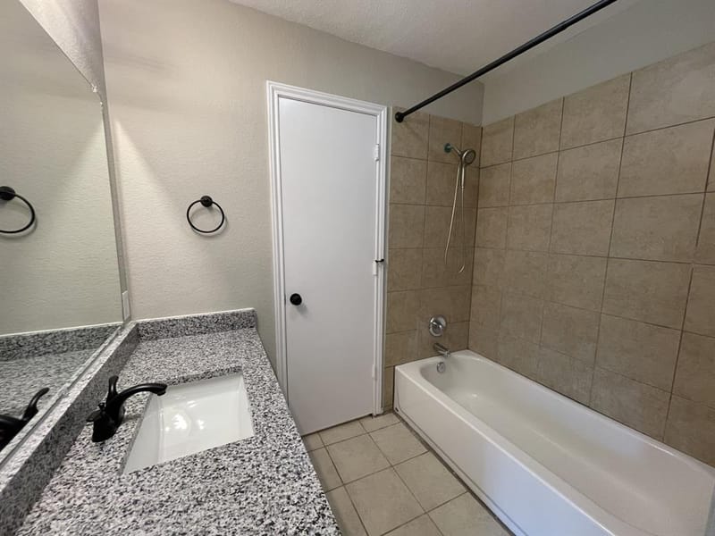 4104 GREEN ACRES Circle, Arlington TX 76017 - Photo 10