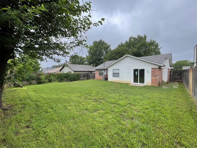 4104 GREEN ACRES Circle, Arlington TX 76017 - Photo 15