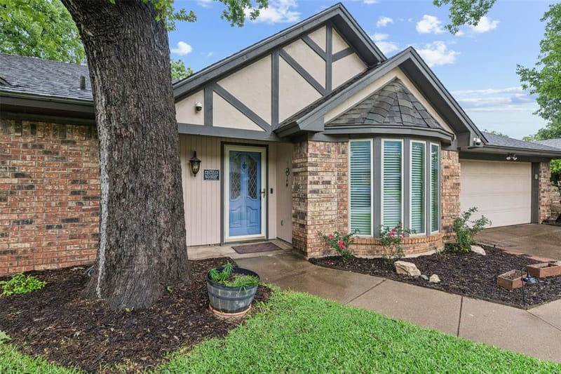 5707 Trail Crest Drive, Arlington TX 76017 - Photo 2