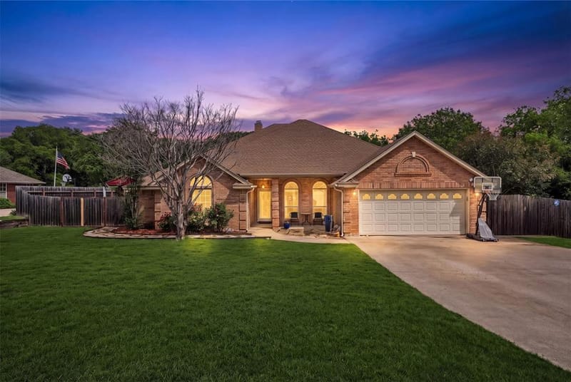 1557 Woodbee Court, Azle TX 76020