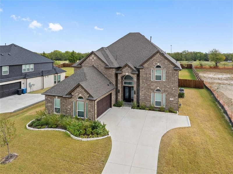 704 S HIDDEN LAKES Drive, DeSoto TX 75115 - Photo 2