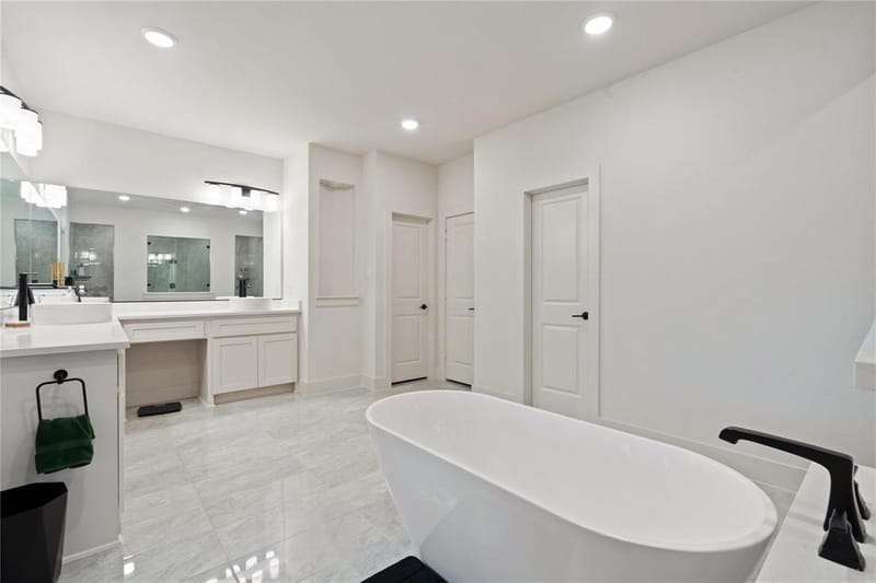 704 S HIDDEN LAKES Drive, DeSoto TX 75115 - Photo 24