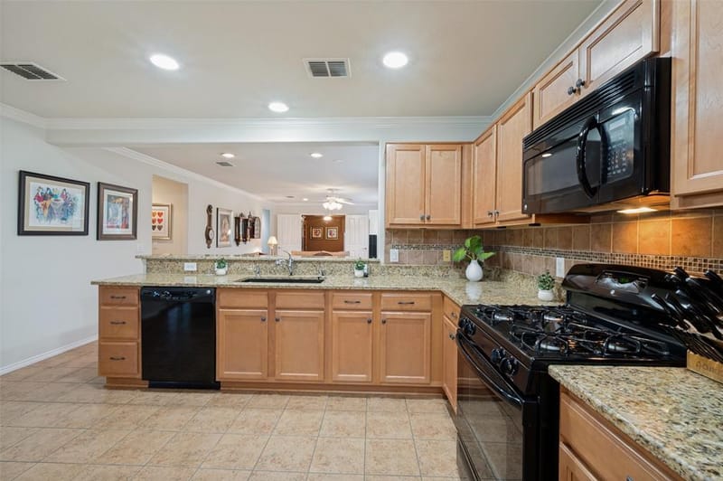 7635 Birmingham Forest Drive, Frisco TX 75036 - Photo 13