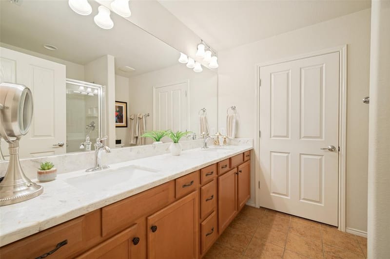 7635 Birmingham Forest Drive, Frisco TX 75036 - Photo 17