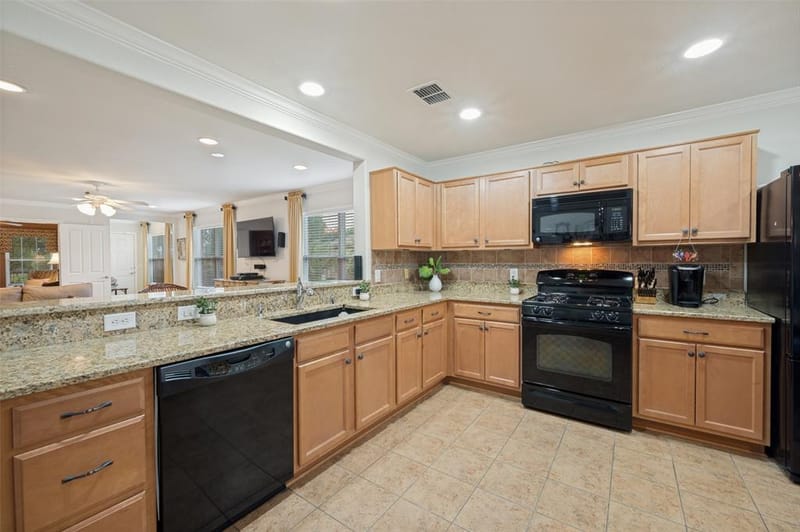 7635 Birmingham Forest Drive, Frisco TX 75036 - Photo 12