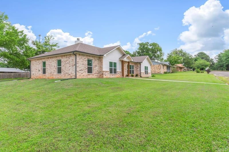 1024 Monte Carlo, Grand Saline TX 75140 - Photo 4