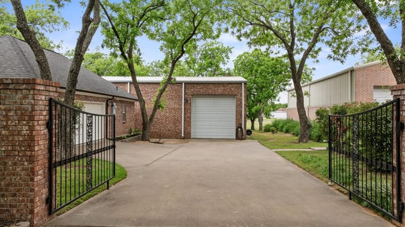 9616 Air Park Drive, Granbury TX 76049 - Photo 29