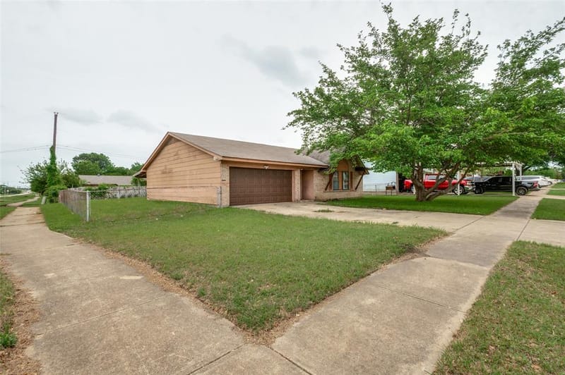 2654 Arlington Lane, Lancaster TX 75134 - Photo 2