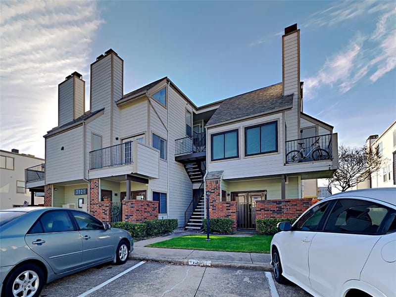 3121 Sondra Drive # 208, Fort Worth TX 76107