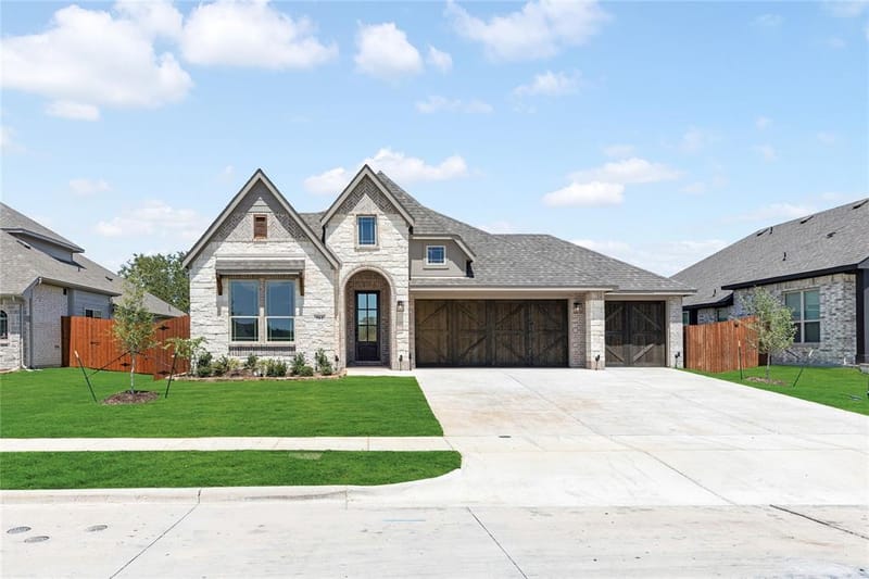 561 Red Maple Road, Waxahachie TX 75165