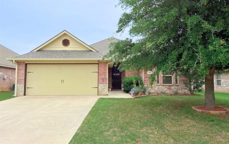 109 Donna Circle, Granbury TX 76049