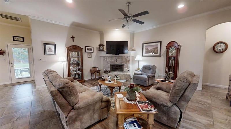 109 Donna Circle, Granbury TX 76049 - Photo 14