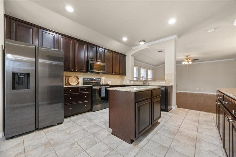 1001 Pigeon Hawk Drive, Little Elm TX 75068 - Photo 4