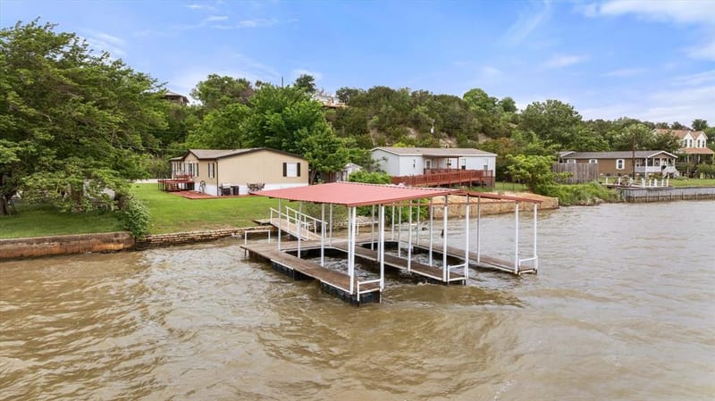 5821 Parkside Court, Granbury TX 76048 - Photo 2