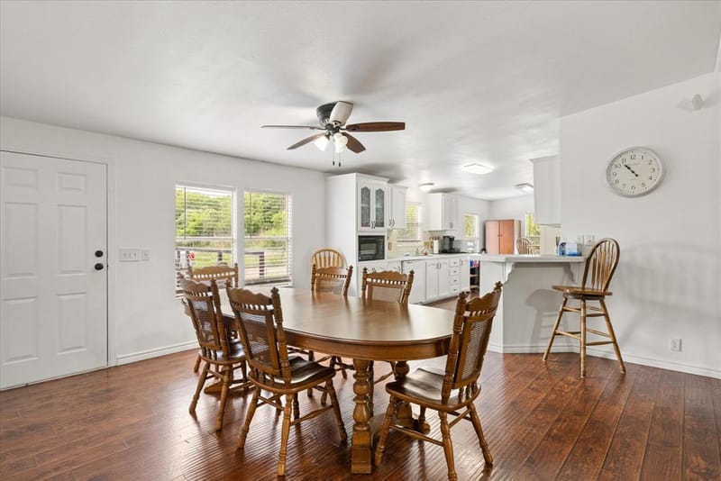 5821 Parkside Court, Granbury TX 76048 - Photo 6