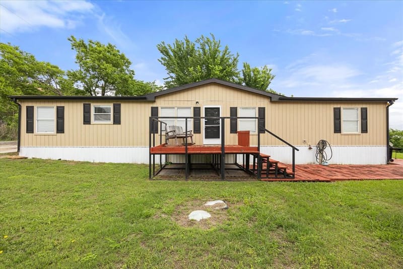 5821 Parkside Court, Granbury TX 76048 - Photo 3