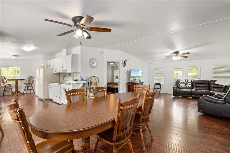 5821 Parkside Court, Granbury TX 76048 - Photo 5