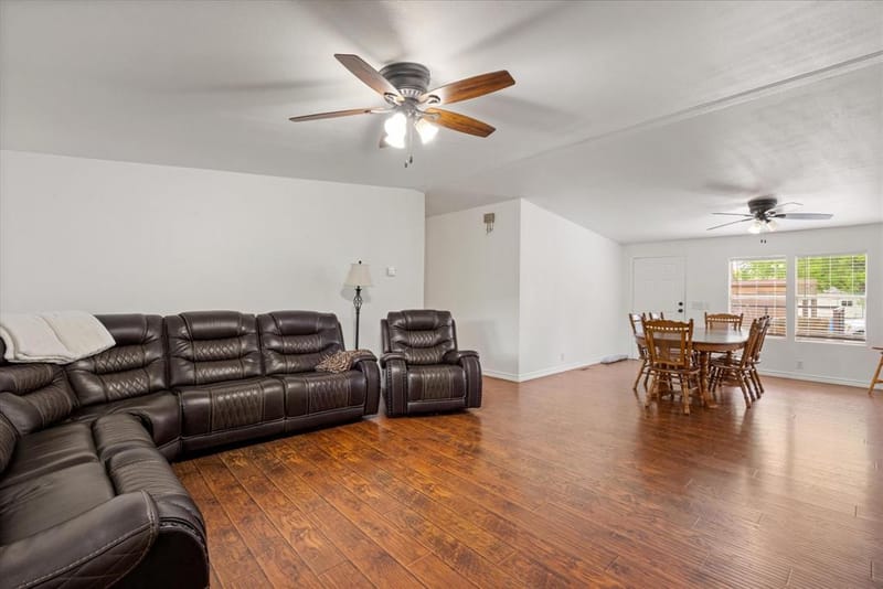 5821 Parkside Court, Granbury TX 76048 - Photo 8