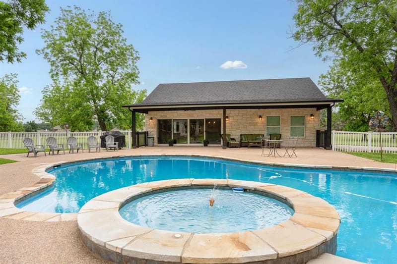 10008 Flight Plan Drive, Granbury TX 76049 - Photo 32