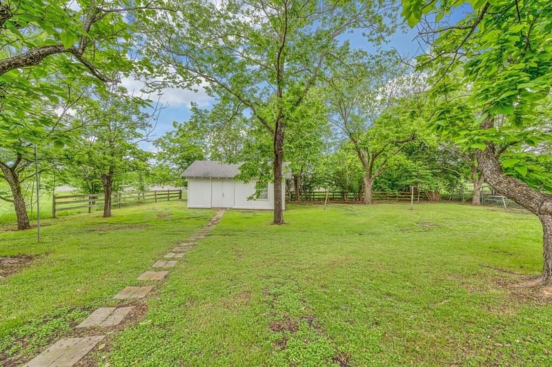 311 E Newland, Robinson TX 76706 - Photo 30