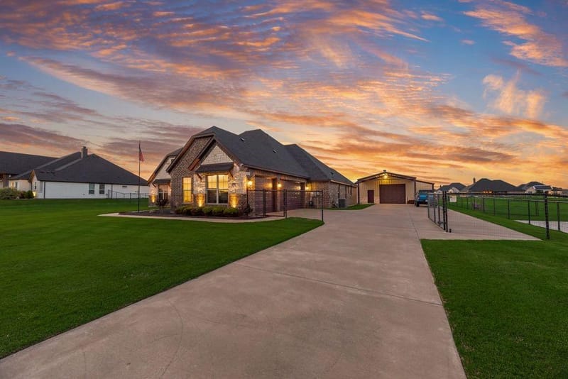 252 Agua Linda Drive, Godley TX 76044 - Photo 4