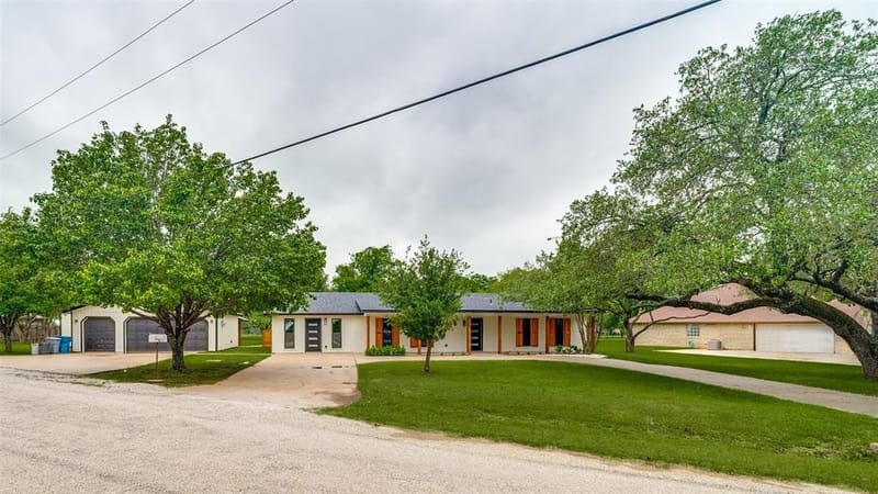 510-512 Grandview Drive, Granbury TX 76049 - Photo 2