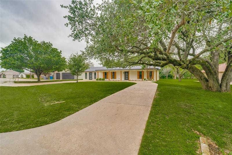 510-512 Grandview Drive, Granbury TX 76049 - Photo 3