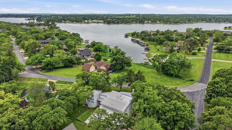 316 Comanche Drive, Lake Kiowa TX 76240 - Photo 38
