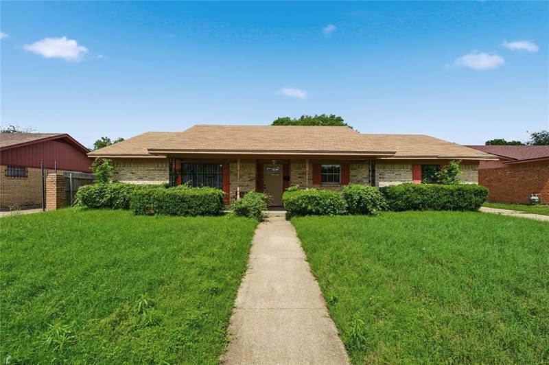 1900 MAHALIA Drive, Waco TX 76705 - Photo 3